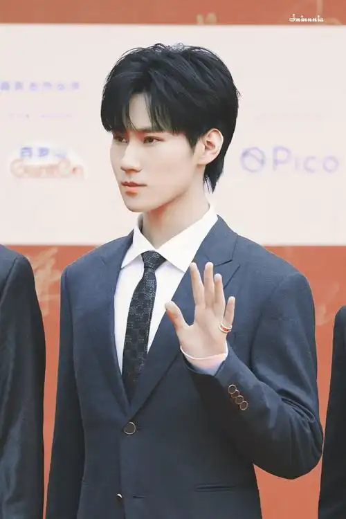 3836383836343738西装小张再现@时代少年团-张真源