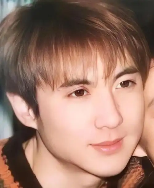 军艺校草输太惨了!沈腾与宋江的撞衫