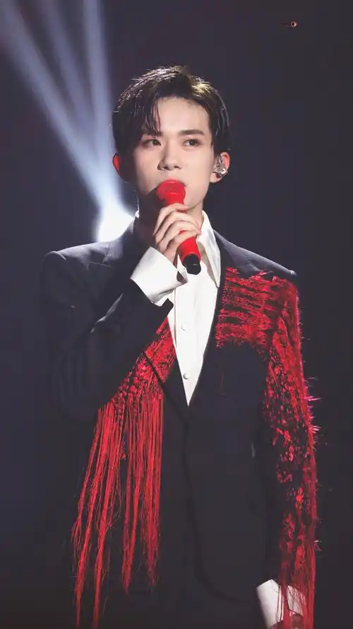 易烊千玺 #tfboys 十八岁成人礼生日会 高清 帅气