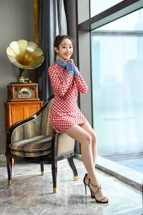 蒋梦婕美足合集突然发现她的脚是真美,而且很喜欢穿一字带不愧是林