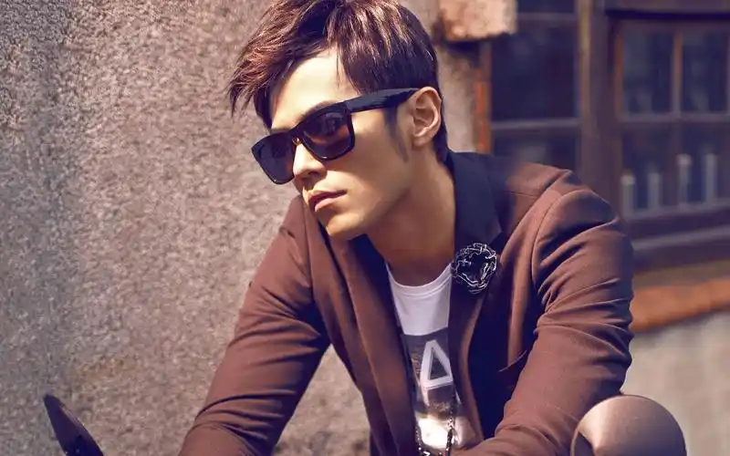 周杰伦是一个歌手,大家觉得他进军娱乐圈会火起来吗?