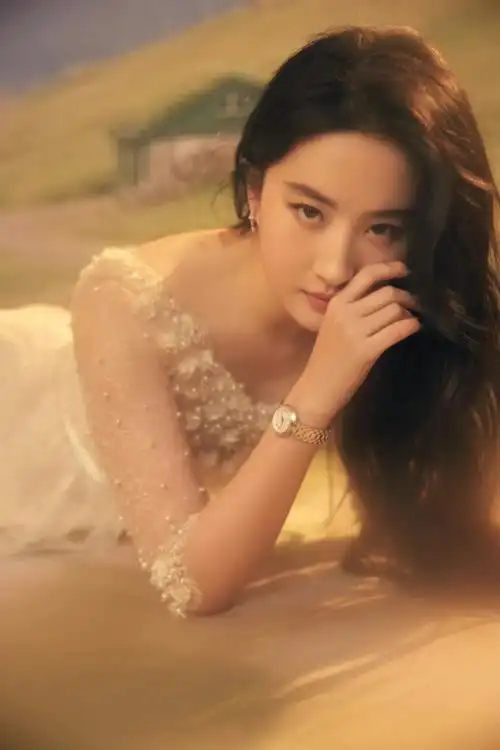 刘亦菲白色长裙生图是怎么回事,关于刘亦菲白纱裙的新消息.