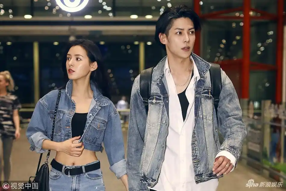 组图张予曦与男友甜蜜牵手秀恩爱小蛮腰大长腿吸睛