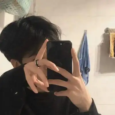 手机挡脸男头你表现的毫无兴趣我自然要收回所有热情