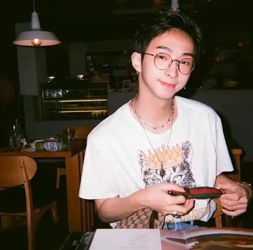 近日,伊能静在节目《了不起的姐姐》第二季中,谈到和儿子小哈利庾翰睿