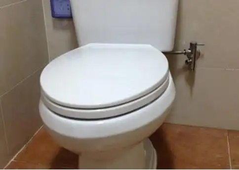 马桶水箱一直流水怎么修理