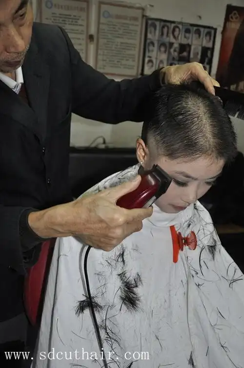 妹妹在老理发店剃光头-深度018#(23)