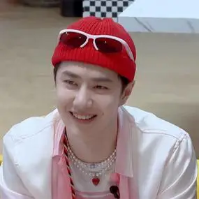 街舞5王一博同款帽子红色墨镜针织帽男女短款百搭个性瓜皮毛线帽