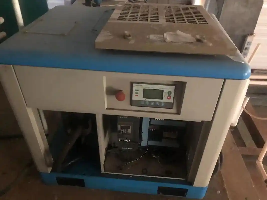 出售两台二手空压机.19年红五环变频7.5千瓦,运行8000 - 抖音