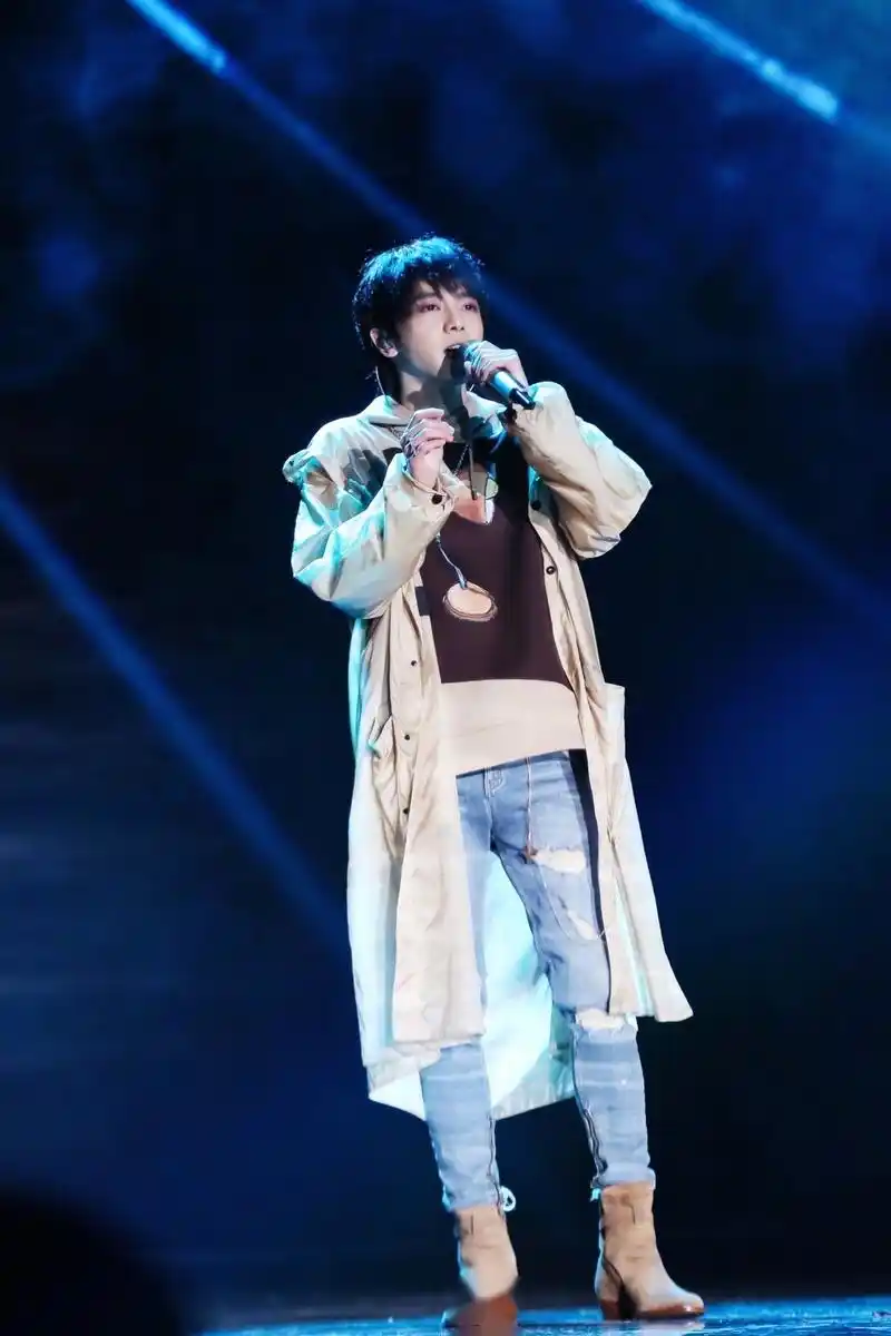 春晚大联欢#湖南卫视春晚华晨宇春晚现场高清组图送上!