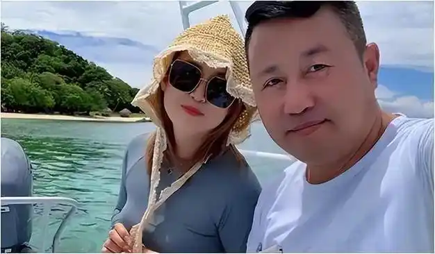 在剧中,他和谢大脚的爱情故事,是全剧的一大亮点.