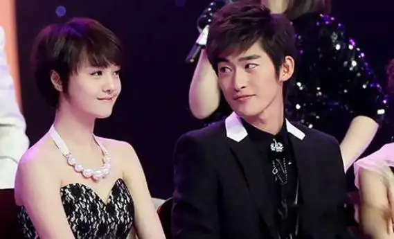 张翰郑爽分分合合的故事2017郑爽怀孕张翰落泪怎么回事