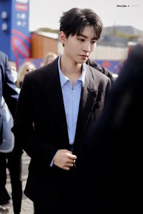 王俊凯#|#王俊凯巴黎时装周造型#巴黎dior26615@tfboys-王俊凯