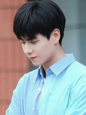 夏季男生流行发型短发  清爽帅气的发型夏季首选