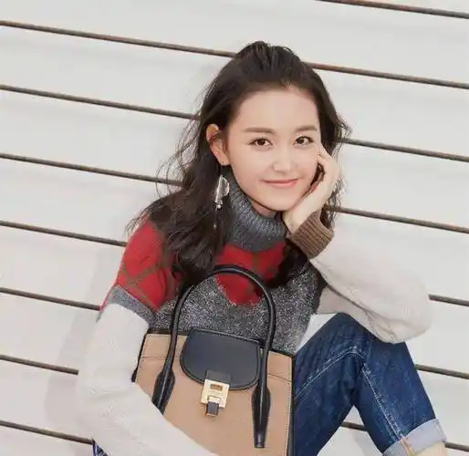 蒋依依长大了,从小姑娘变成大美人,基因好就是为所欲为啊_什么_时候