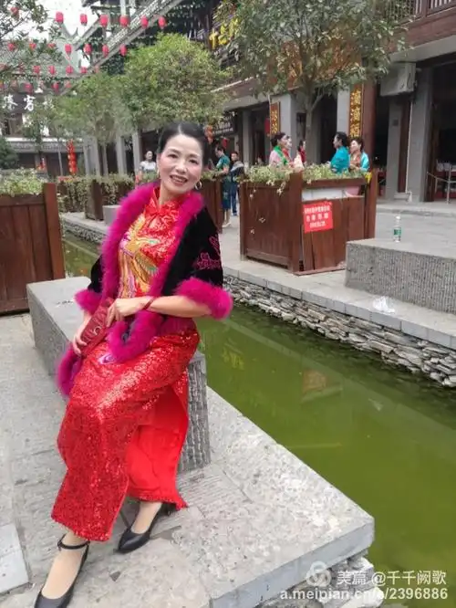 宜昌千名旗袍美女游龙泉古镇 - 美篇