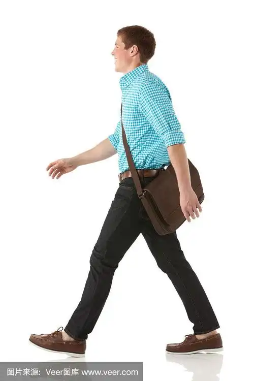 一个人走路的侧面