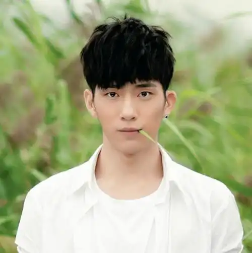 暖男井柏然,拍戏时因不小心出手过重,主动向群演致歉