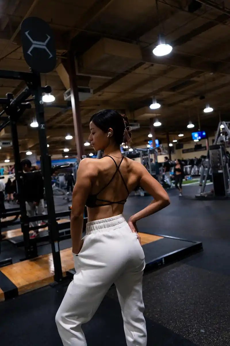 有谁会不喜欢健身女孩!变化最大的就是身体! 经过坚持的锻 - 抖音