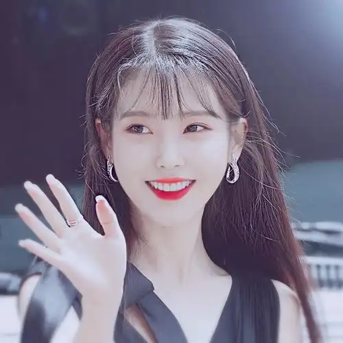 李知恩头像/by奶糖泡芙