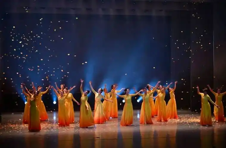 学院"舞彩缤纷"二十周年舞蹈专场汇报演出入选首届 "青春正当时"文艺