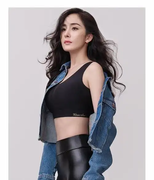 杨幂内衣广告海报惊艳曝光大方展示马甲线女人味十足