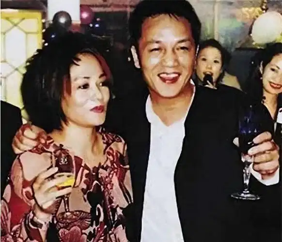 上海前首富周正毅:入狱后嫌太热给牢房装空调,服刑期间净赚30亿