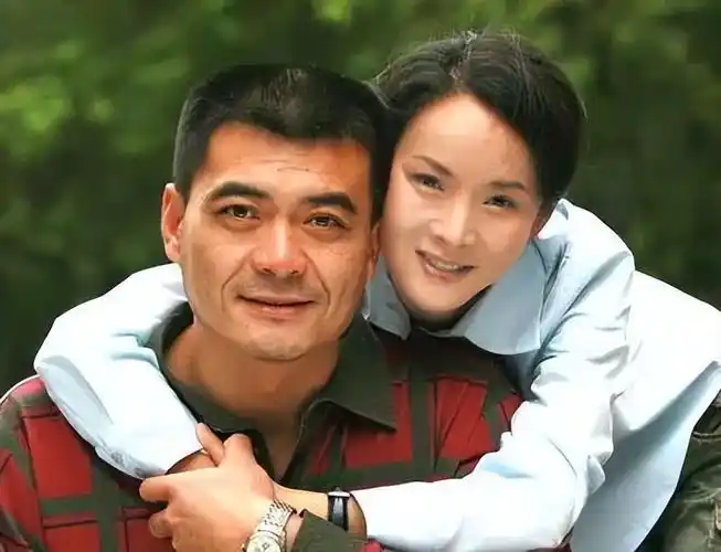 演员唐静:与王新军离婚后,独自陪儿子长大,如今的选择令人泪目