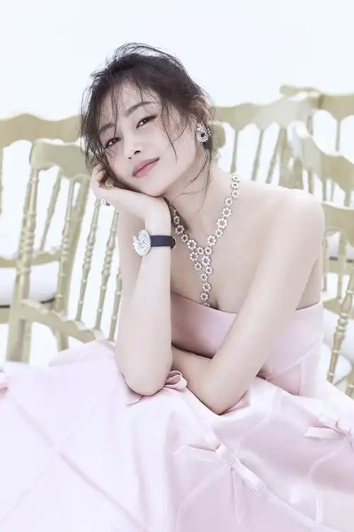 《芭莎珠宝》张天爱