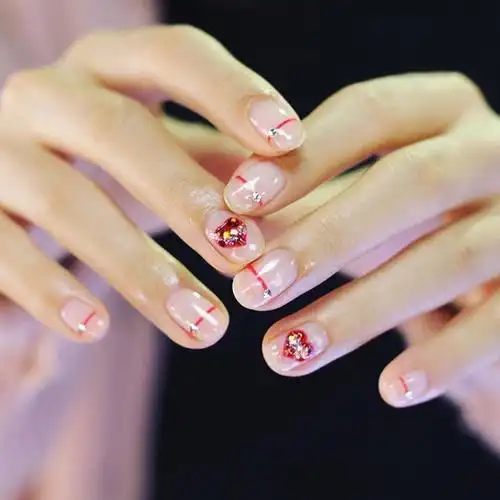 美丽的立体心形图案美甲图片大全分享