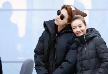 快乐大本营女主持吴昕和好友李易峰的合照你说配不配