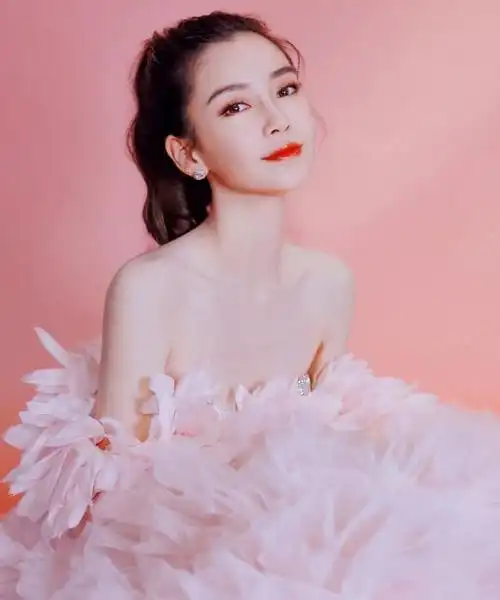 离婚一年后杨颖和黄晓明顶峰相见