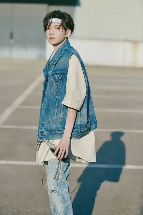 歌手 王源 帅气照片集锦