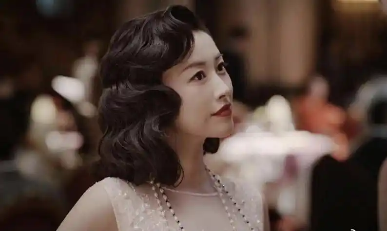 朱珠:连续10年入选世界百美,37岁结婚生子,她在追求什么?