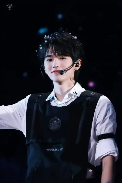 宋亚轩宋亚轩超话79#不设限毕业礼##时代少年团舞台真的燃起来了