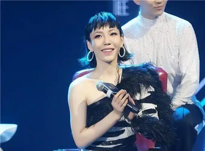 《好声音》11年,吉克隽逸卖惨炫富当小三,张碧晨"携子逼宫"_中国_节目