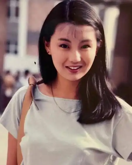 曾经红极一时的张曼玉,是众多青年男女心中的女神,大家都对于张曼玉