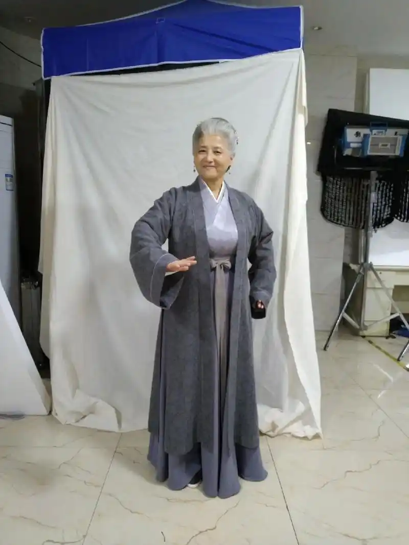 古装剧定妆照与剧照. 前三张衣着朴素,乃素颜,后六张为 - 抖音