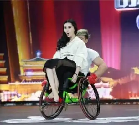 【图】出彩中国人范冰冰轮椅舞王 胸咚肌肉男