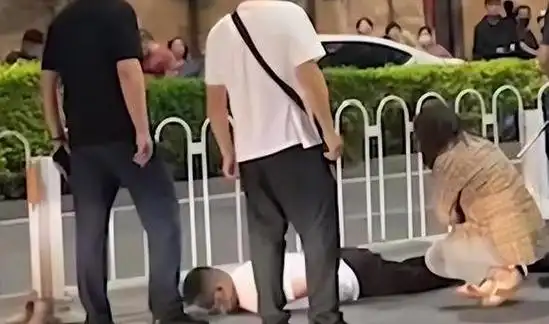 回顾唐山烧烤打人主犯被捕黑帮被瓦解治安好转女孩过得如何