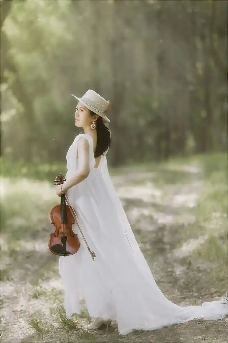 森系拍摄#唯美意境#人像外景拍摄  摄影:老虎喵喵 - 抖音