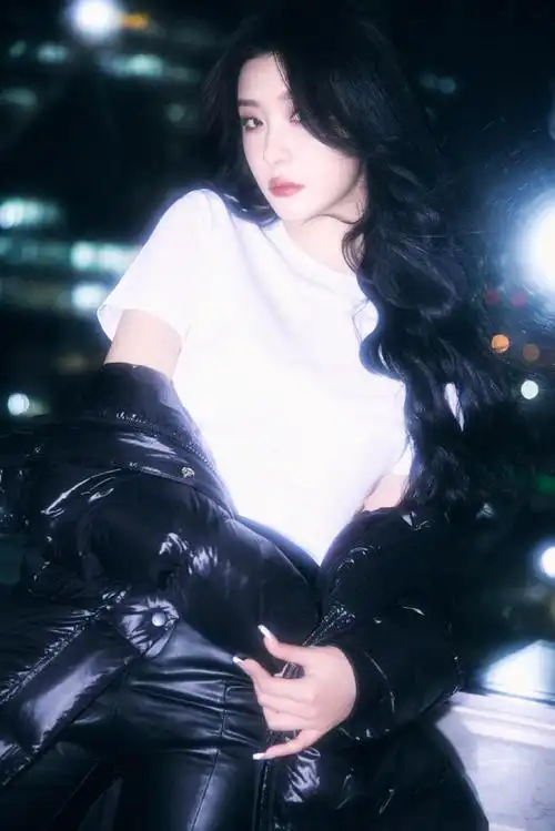 赵小棠超话夜色氤氲,繁星装点78冬日将临,和品牌代言人@赵小棠啊