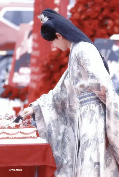 任嘉伦好薄一片##任嘉伦和每个方向的粉丝合影##咪咕