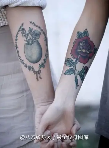 安庆外卖小哥祝女士的情侣个性玫瑰月花瓶手臂纹身刺青图案参考