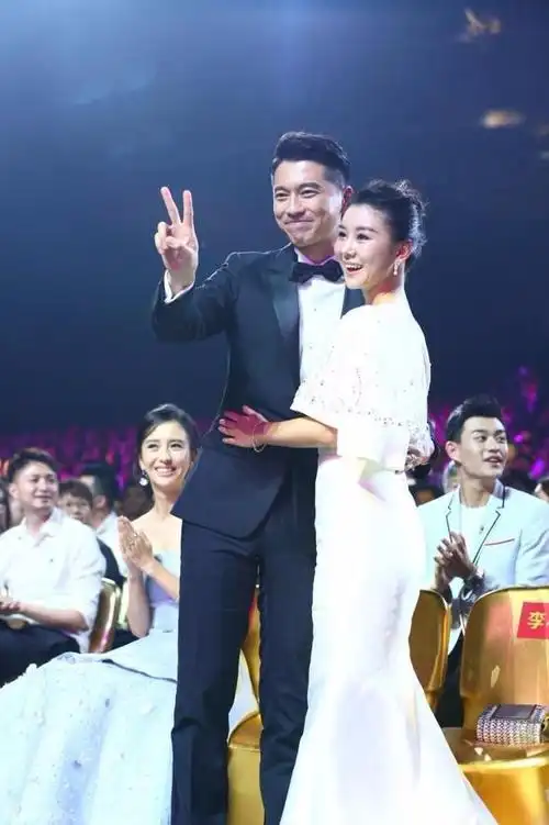 李小萌有多高啊穿20厘米高跟鞋还比王雷矮这么多