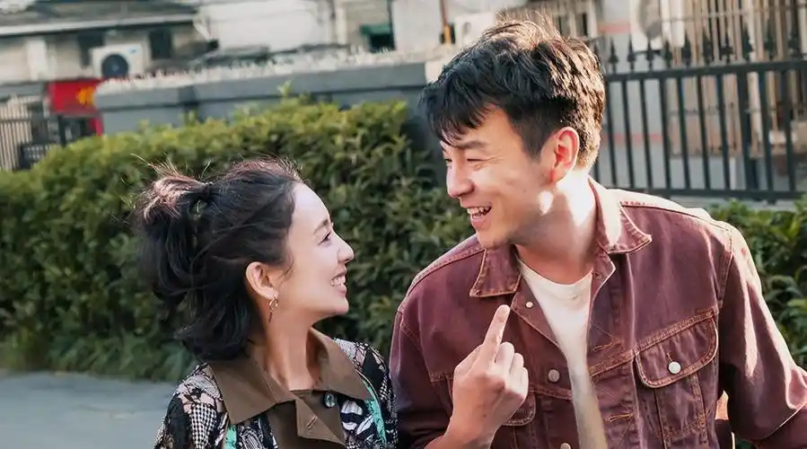 原创雷佳音佟丽娅双双出轨恋情坐实同饮一杯水还牵手同行