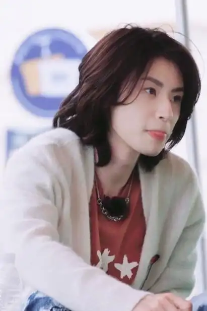 小鬼王琳凯一起露营吧2