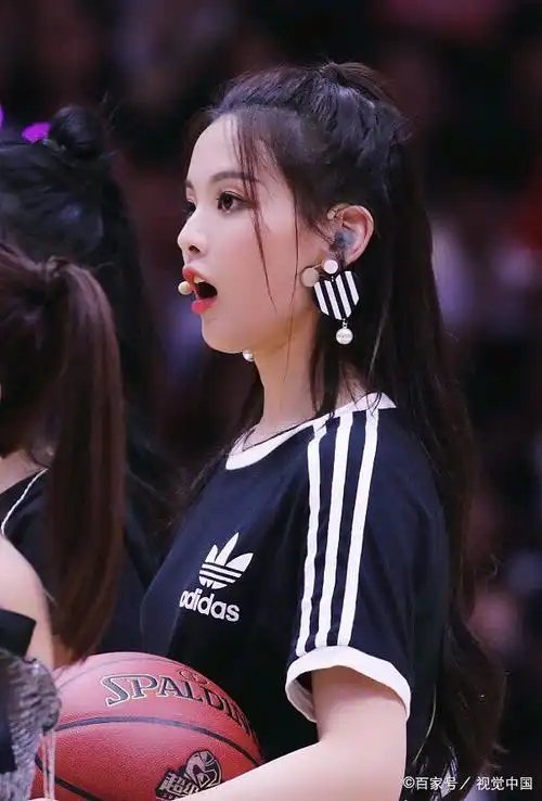 杨超越,这个名字可能让很多人联想到她在《创造101》中的出色表现