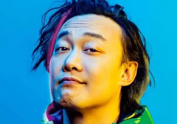 在最初的《中国好声音》的舞台上,一旦有选手唱陈奕迅的歌,评委们都会