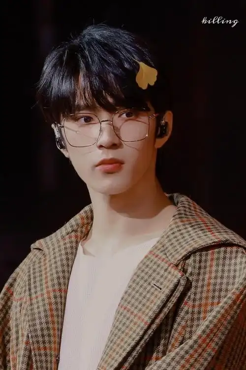 五月粉丝见面会刘耀文舞台《黄昏》9p一天有二十四小时 不止在黄昏爱